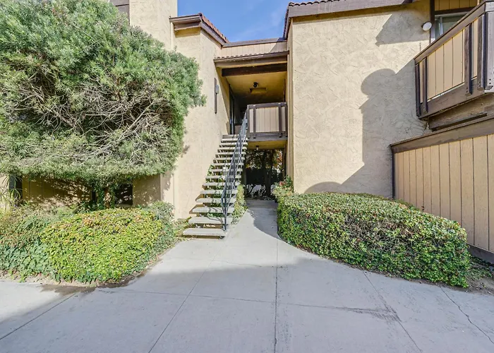 Cozy Fresno Condo W/ Balcony & Pool Access