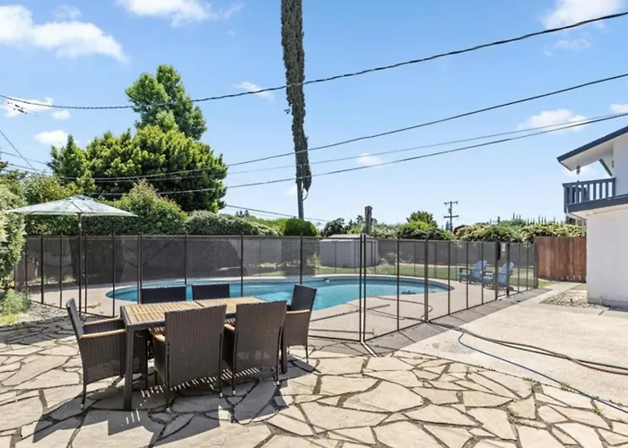Homey Pool Fun Gameroom Sunnyside Retreat